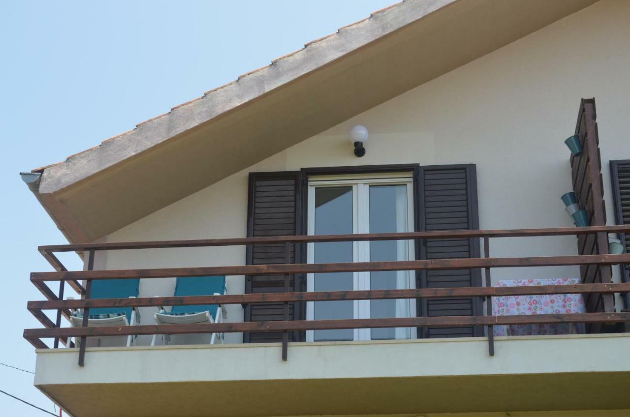 Apartamento Le Petit Čilipi Exterior foto