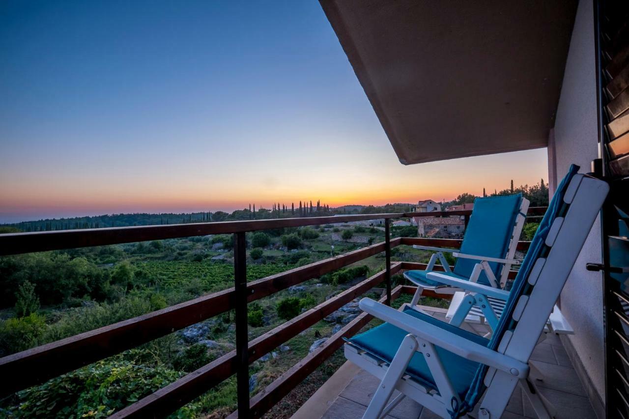 Apartamento Le Petit Čilipi Exterior foto