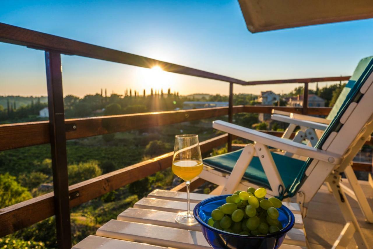 Apartamento Le Petit Čilipi Exterior foto