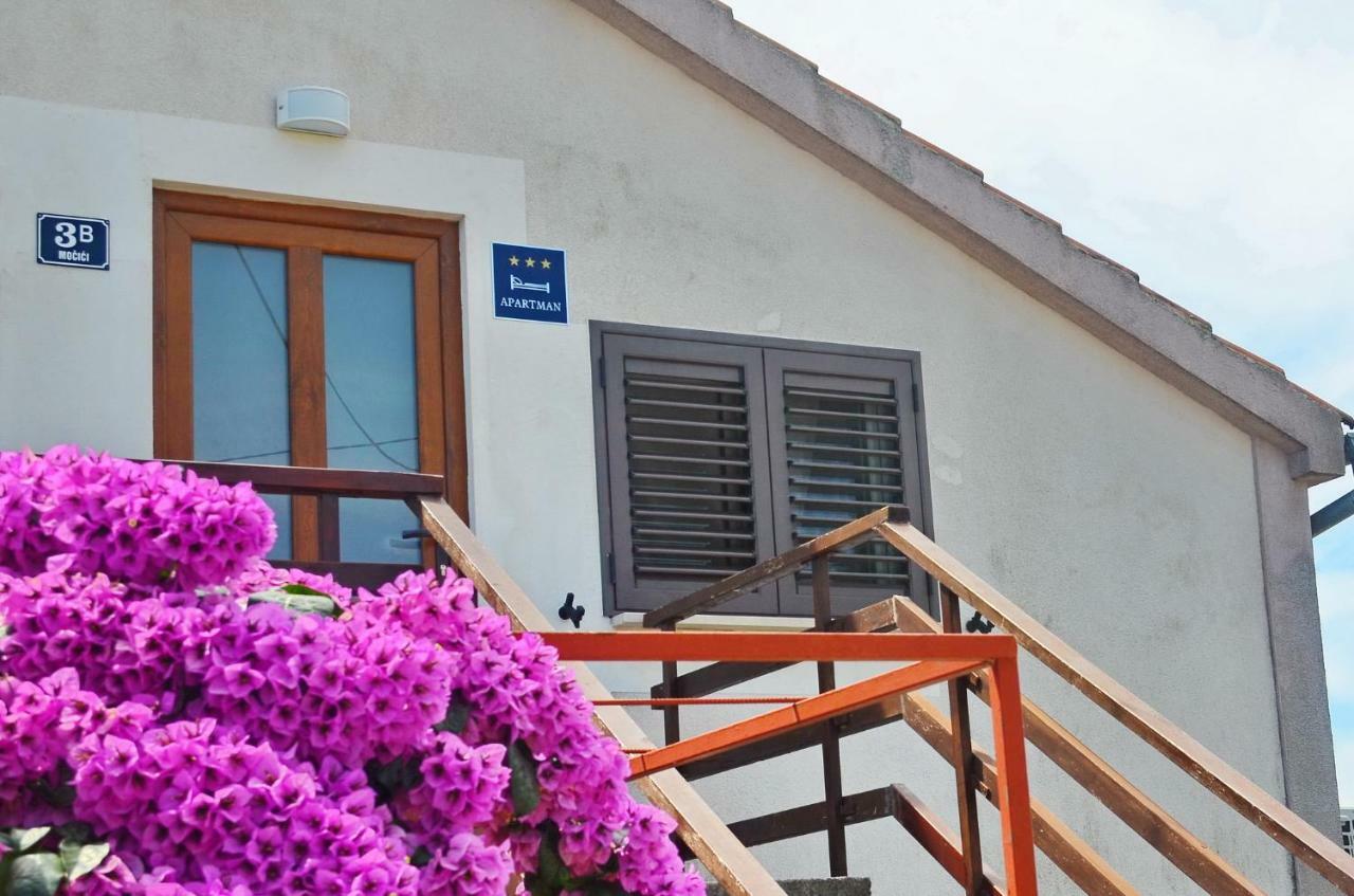 Apartamento Le Petit Čilipi Exterior foto